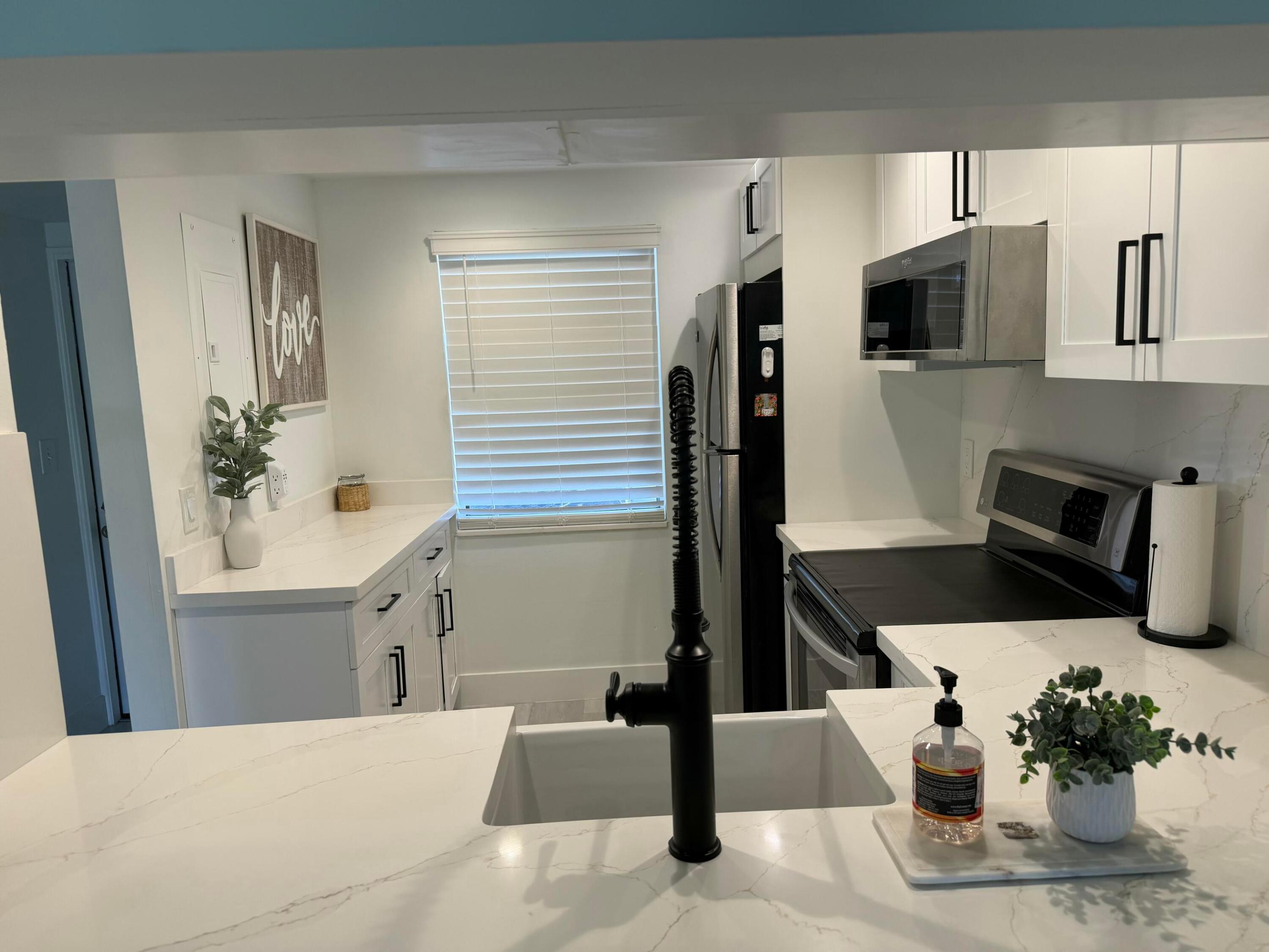 WINDING LAKE AT WELLEBY CONDO - Residential