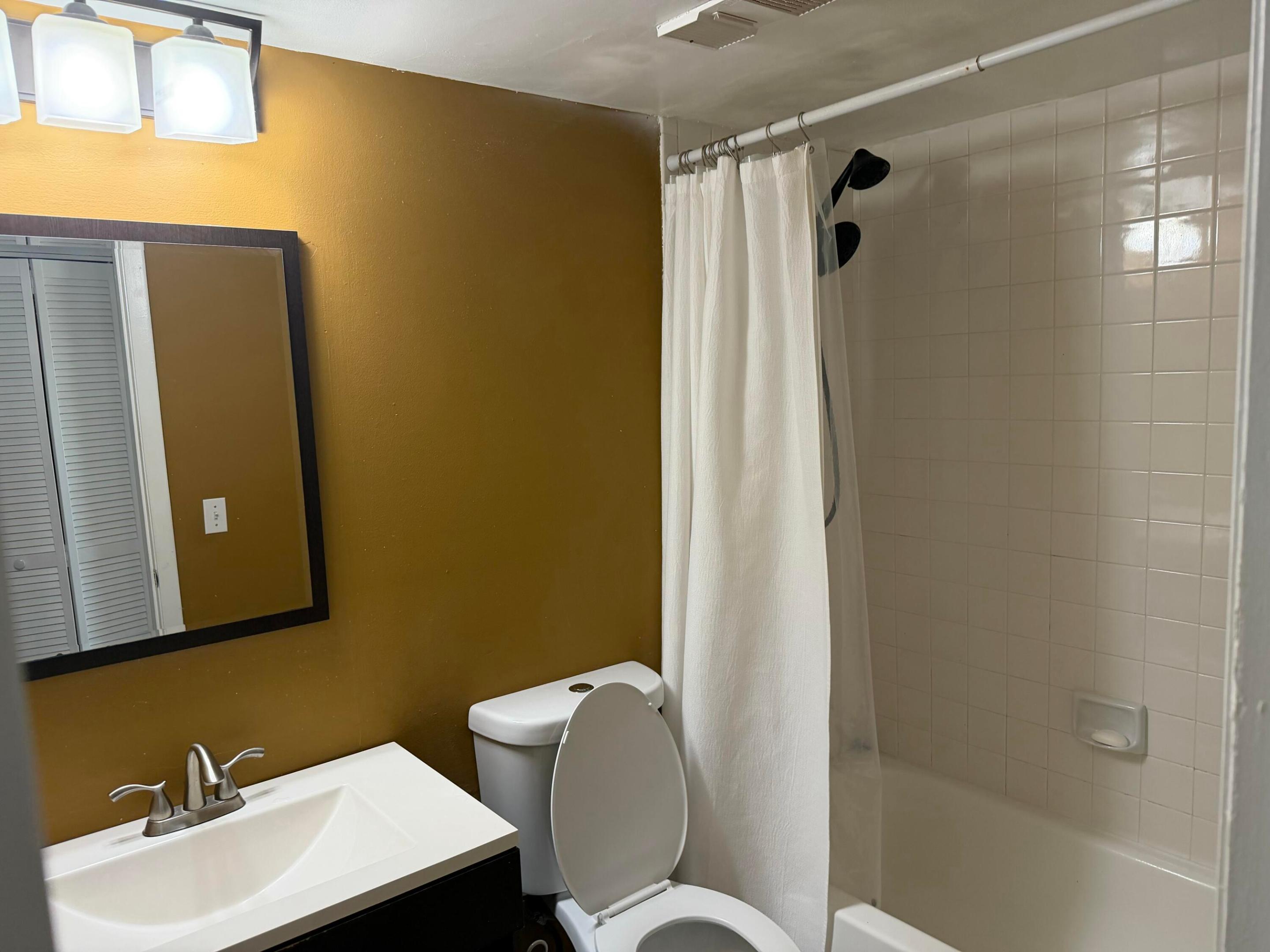 WINDING LAKE AT WELLEBY CONDO - Residential