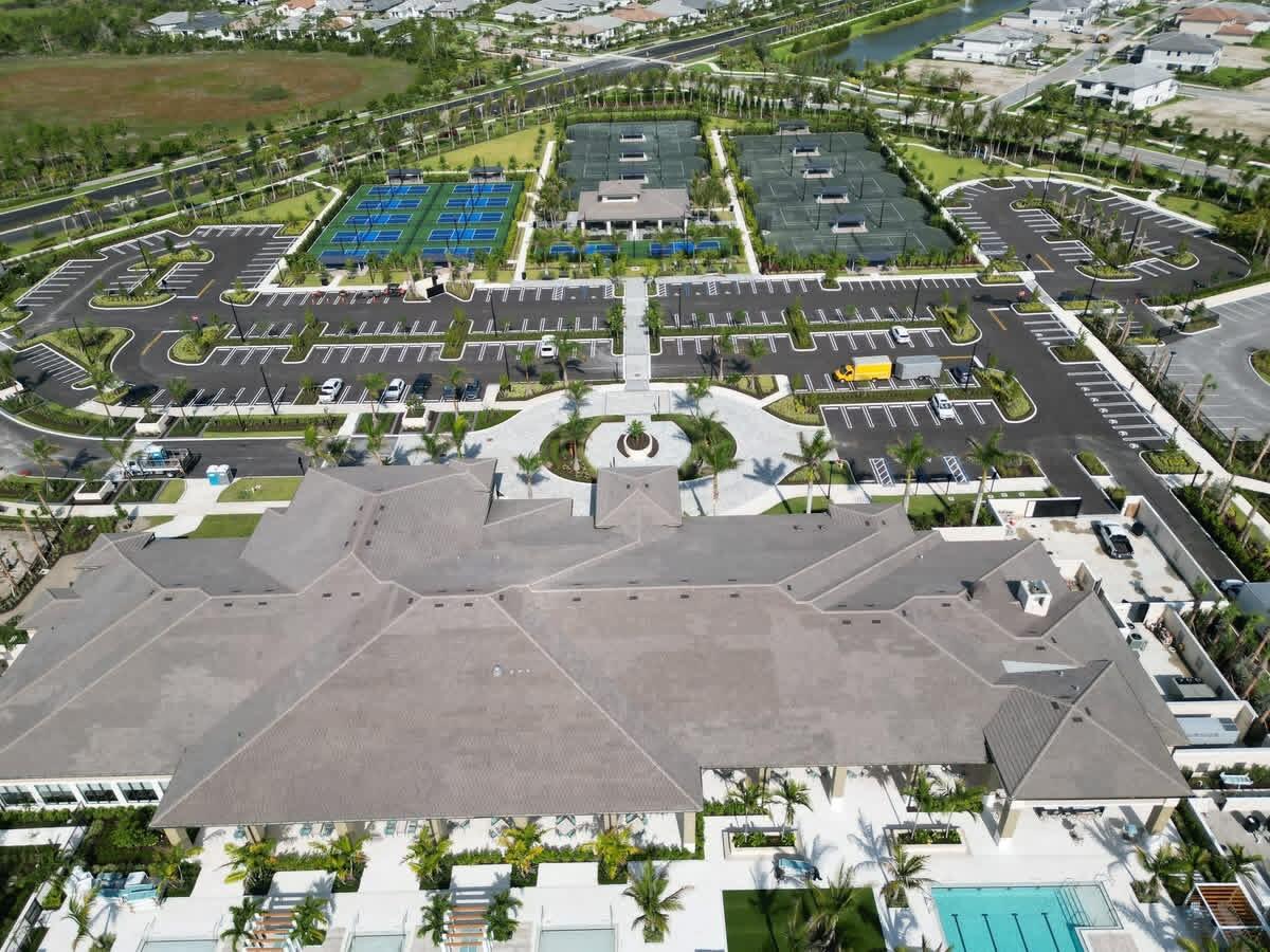 AVENIR POD - Residential Lease