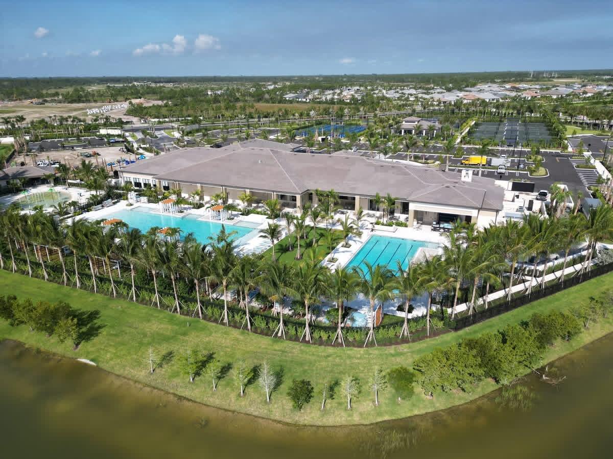 AVENIR POD - Residential Lease