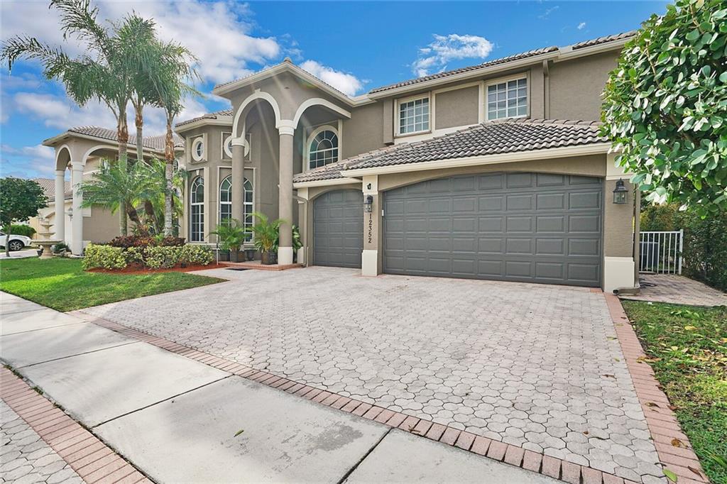 Westchester Lakes 155-47 - Residential
