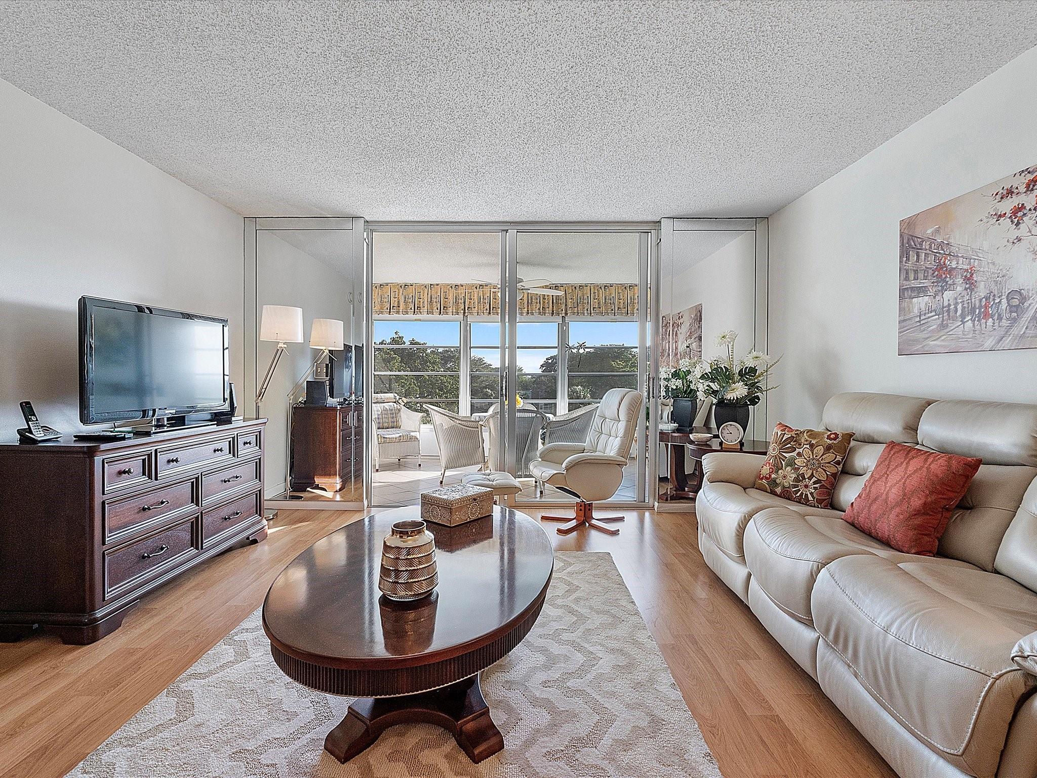 PALM SPRINGS 2 - Residential