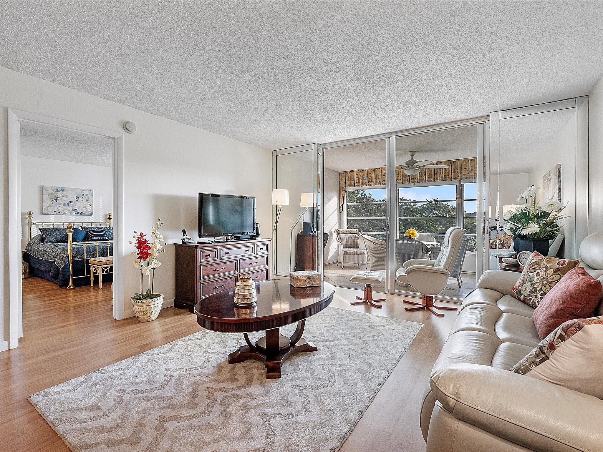 PALM SPRINGS 2 - Residential