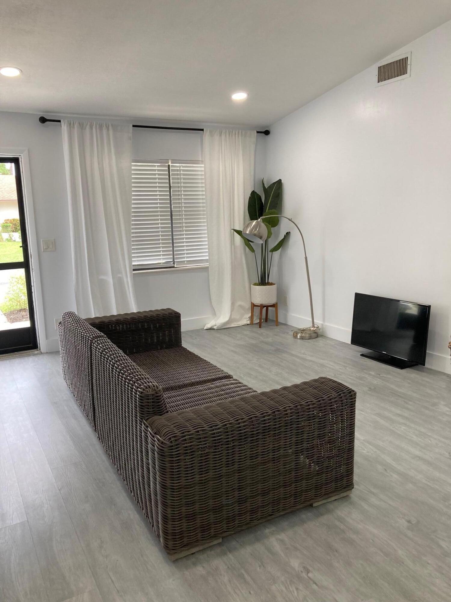 VILLAGES OF WOODLAKE 2 - Residential Lease