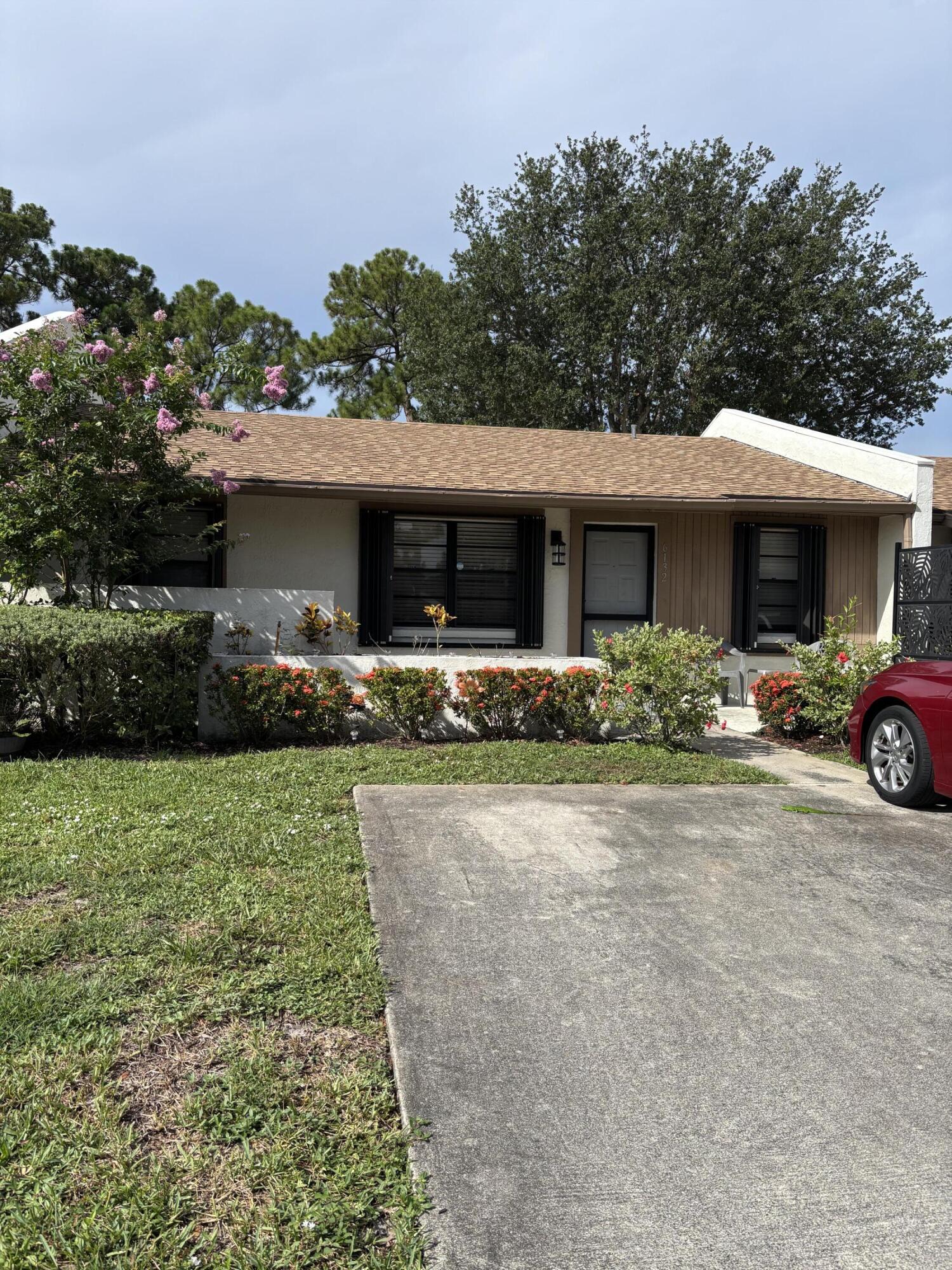 VILLAGES OF WOODLAKE 2 - Residential Lease