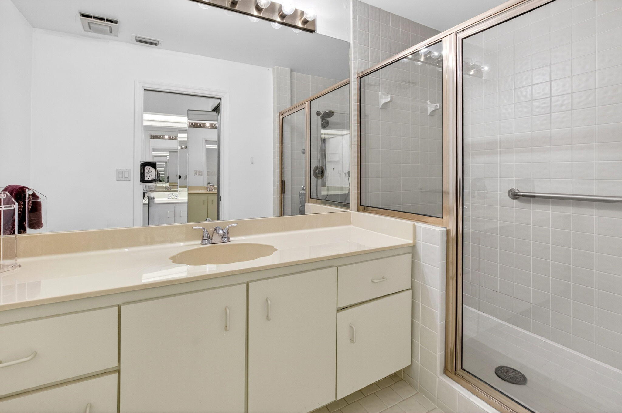 ABERDEEN STRATFORD CONDO - Residential