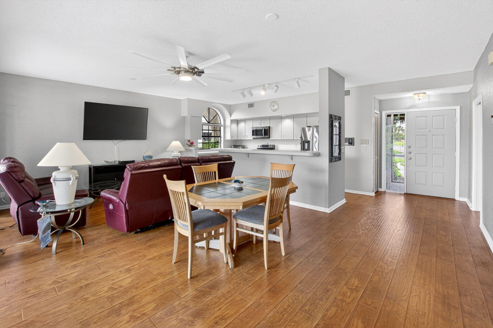 ABERDEEN STRATFORD CONDO - Residential