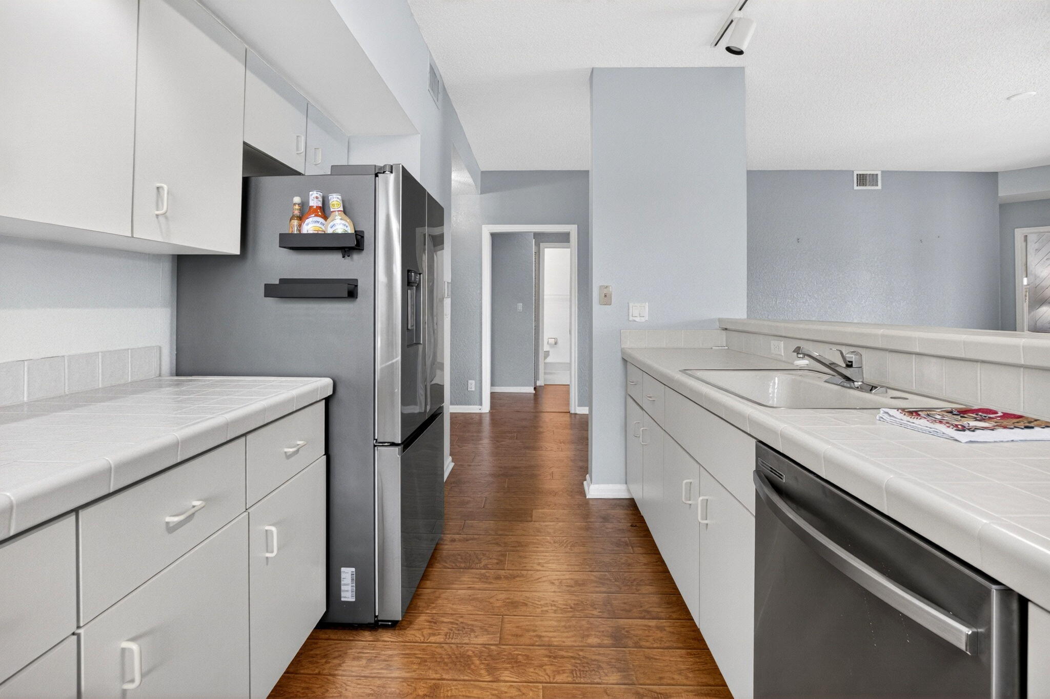 ABERDEEN STRATFORD CONDO - Residential