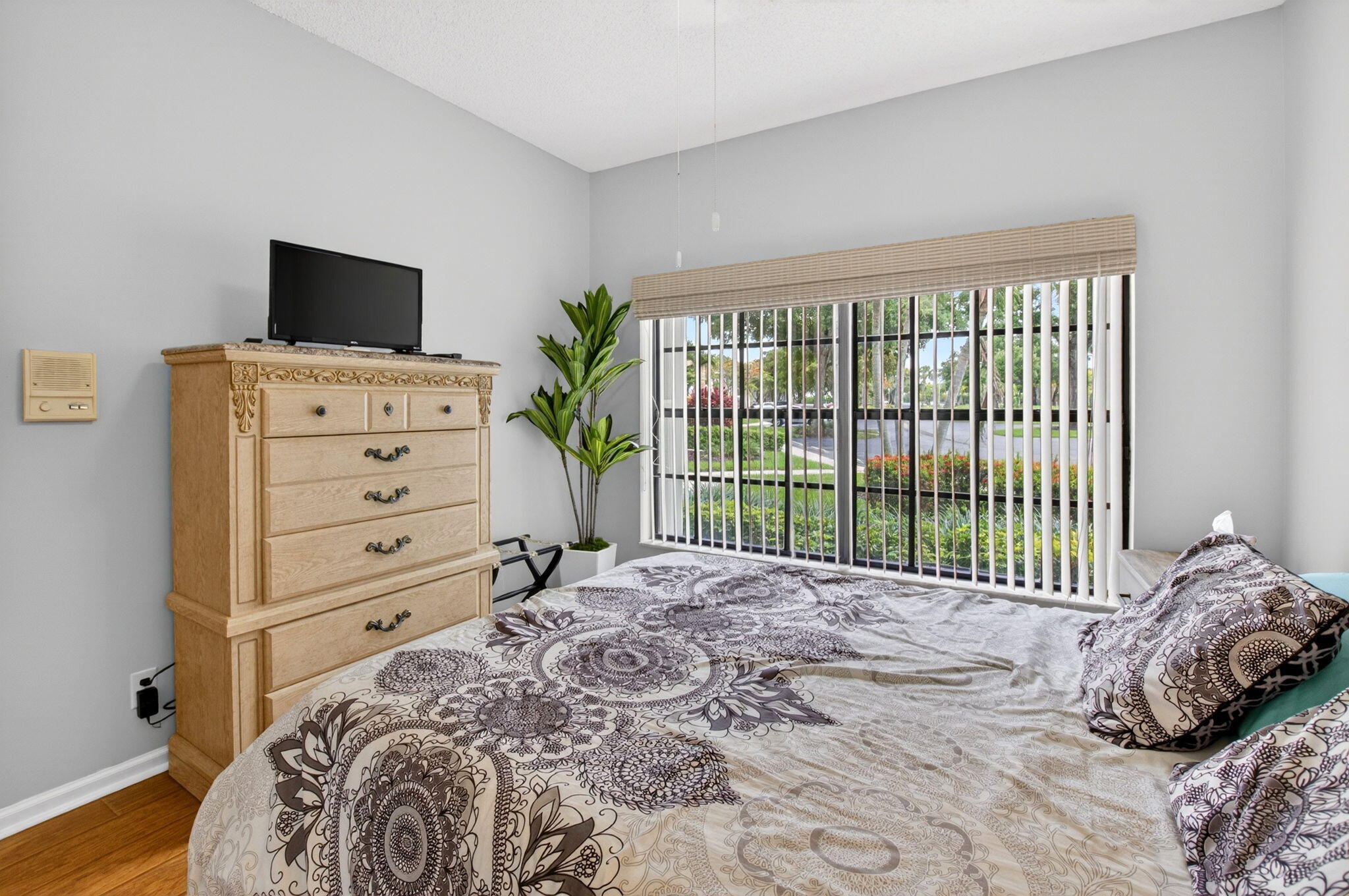 ABERDEEN STRATFORD CONDO - Residential