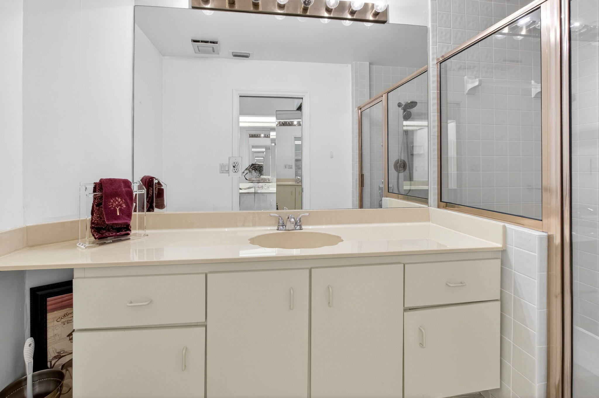 ABERDEEN STRATFORD CONDO - Residential