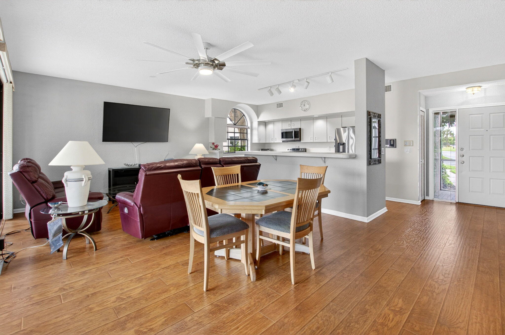 ABERDEEN STRATFORD CONDO - Residential