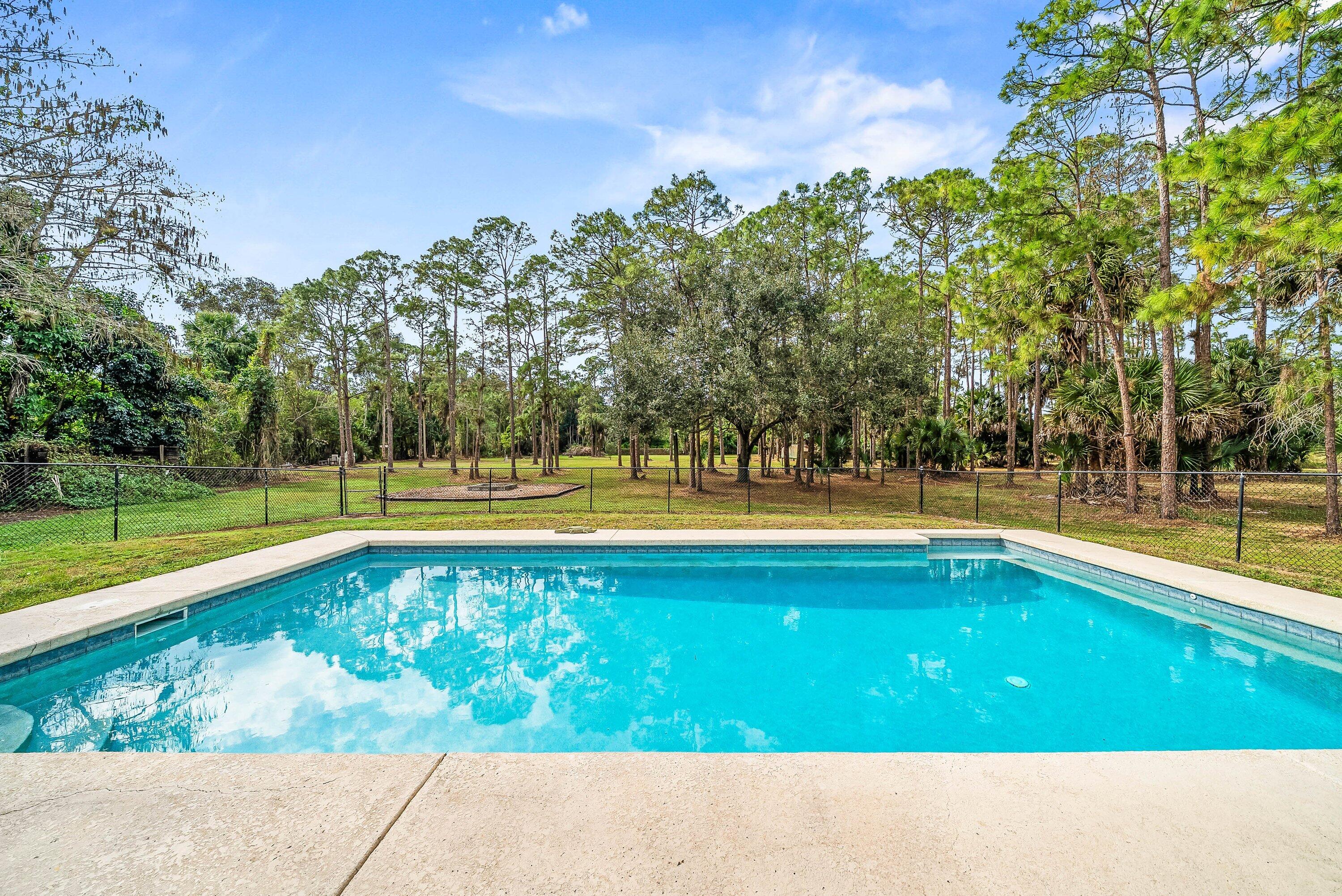 LOXAHATCHEE GROVES - Residential