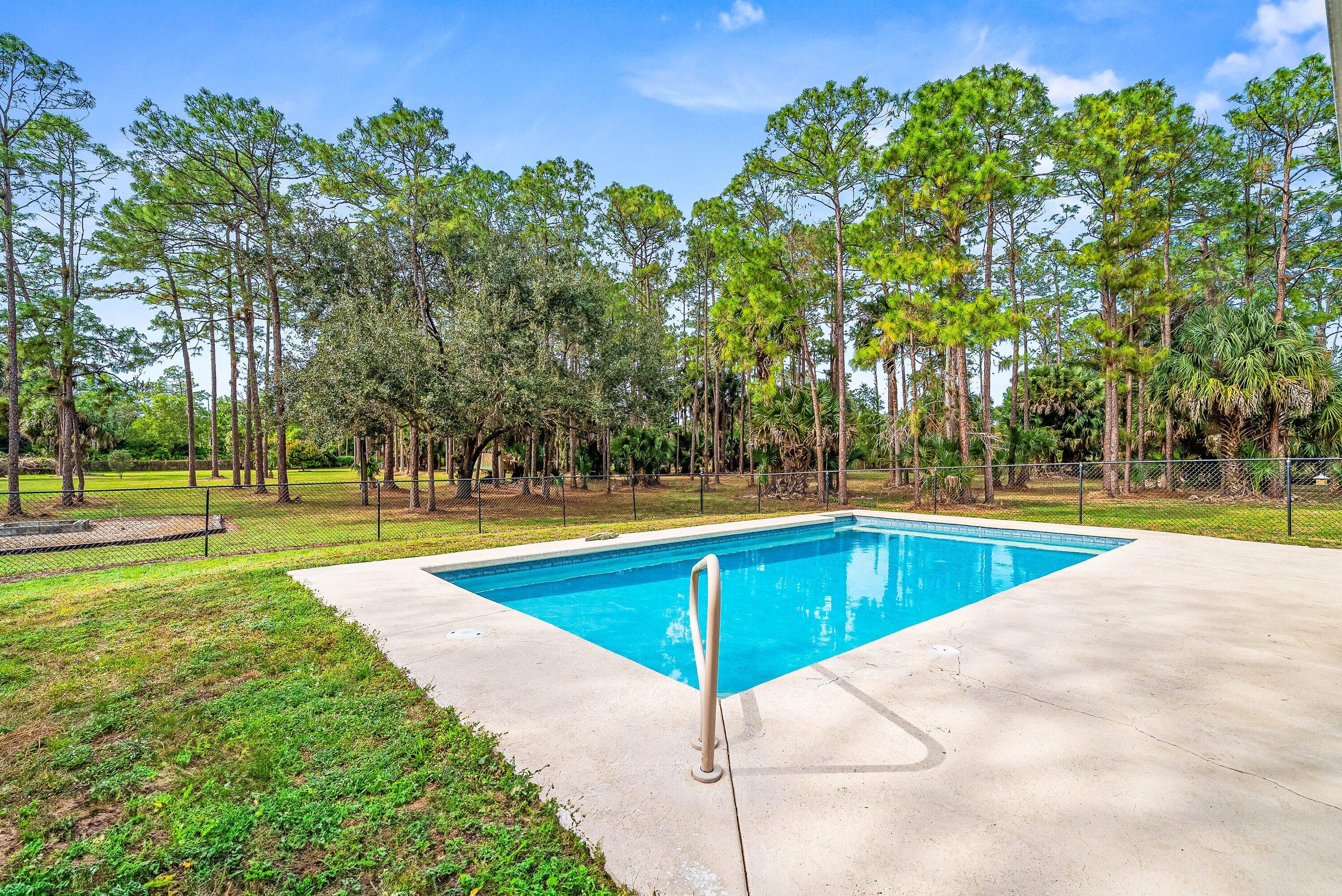 LOXAHATCHEE GROVES - Residential