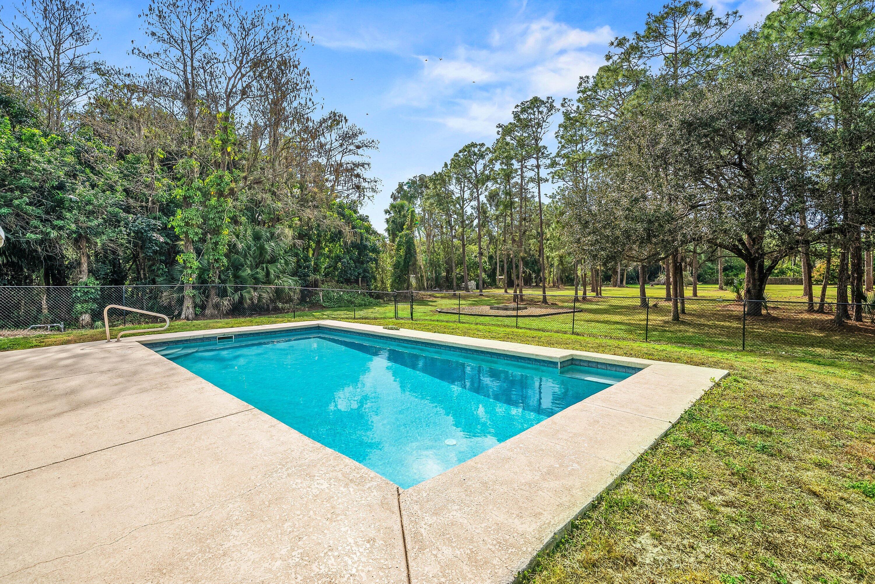 LOXAHATCHEE GROVES - Residential