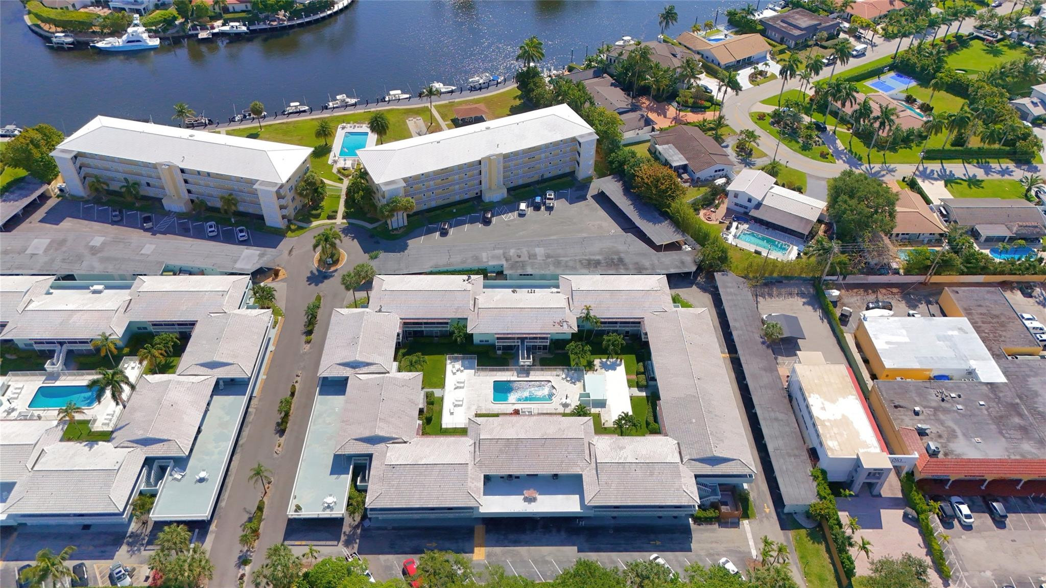 RIVER HOUSE GARDENS CONDO - Residential Lease