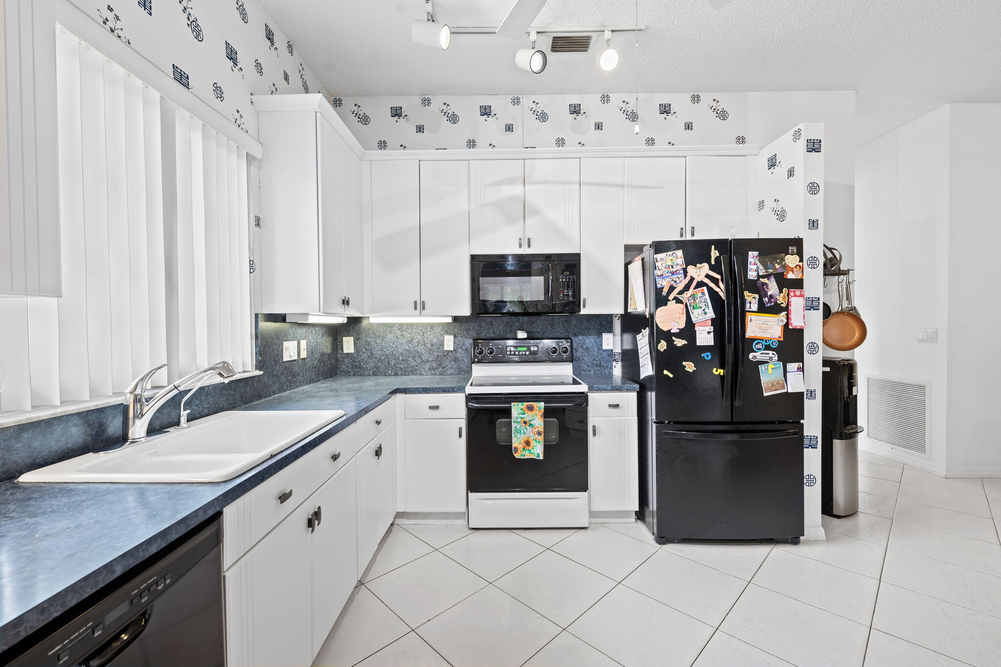 LOMBARDY REPLAT - Residential