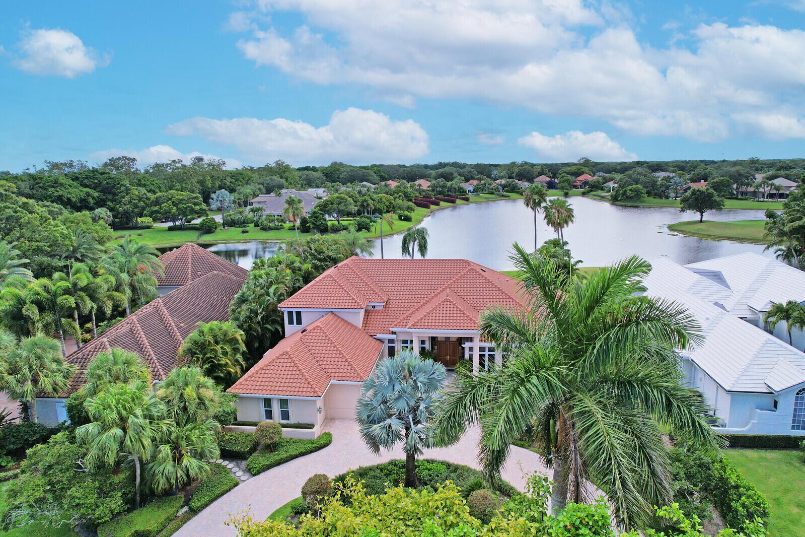 BEAUTIFUL LAKE VIEWS.
CLOSE TO CLUBHOUSE.