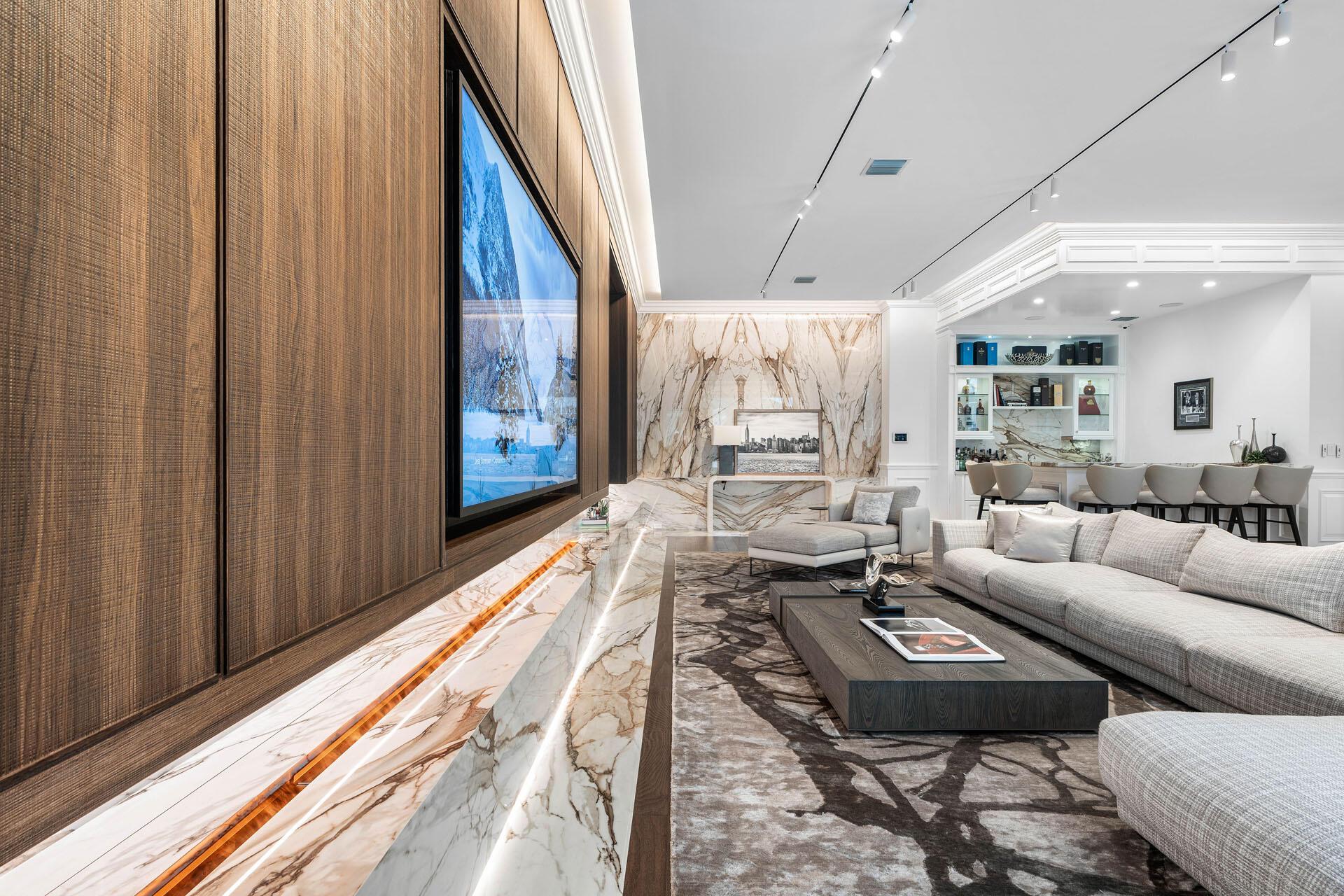 ROYAL PALM YACHT & COUNTRY CLUB - Residential