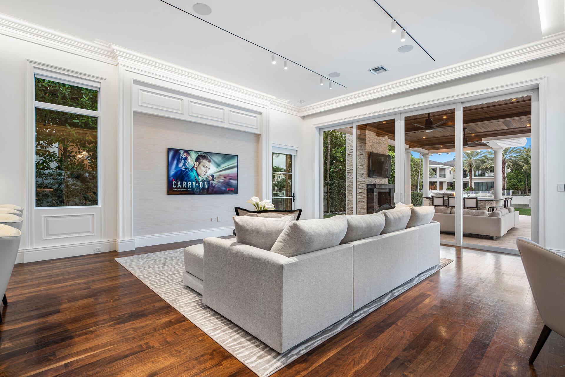 ROYAL PALM YACHT & COUNTRY CLUB - Residential