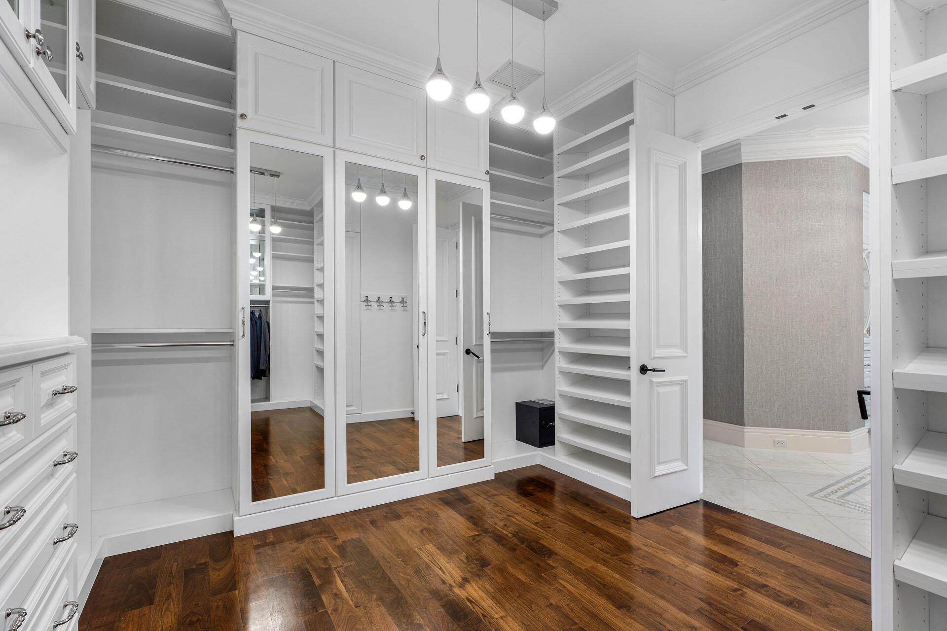 ROYAL PALM YACHT & COUNTRY CLUB - Residential