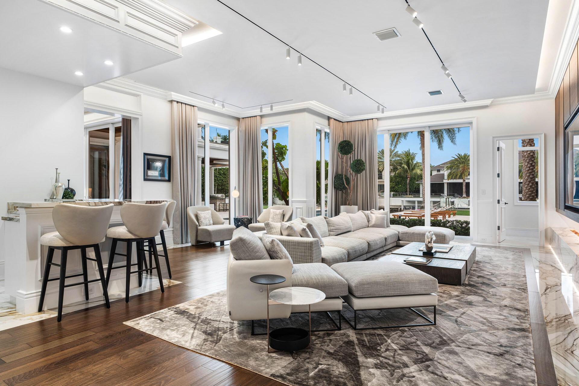 ROYAL PALM YACHT & COUNTRY CLUB - Residential