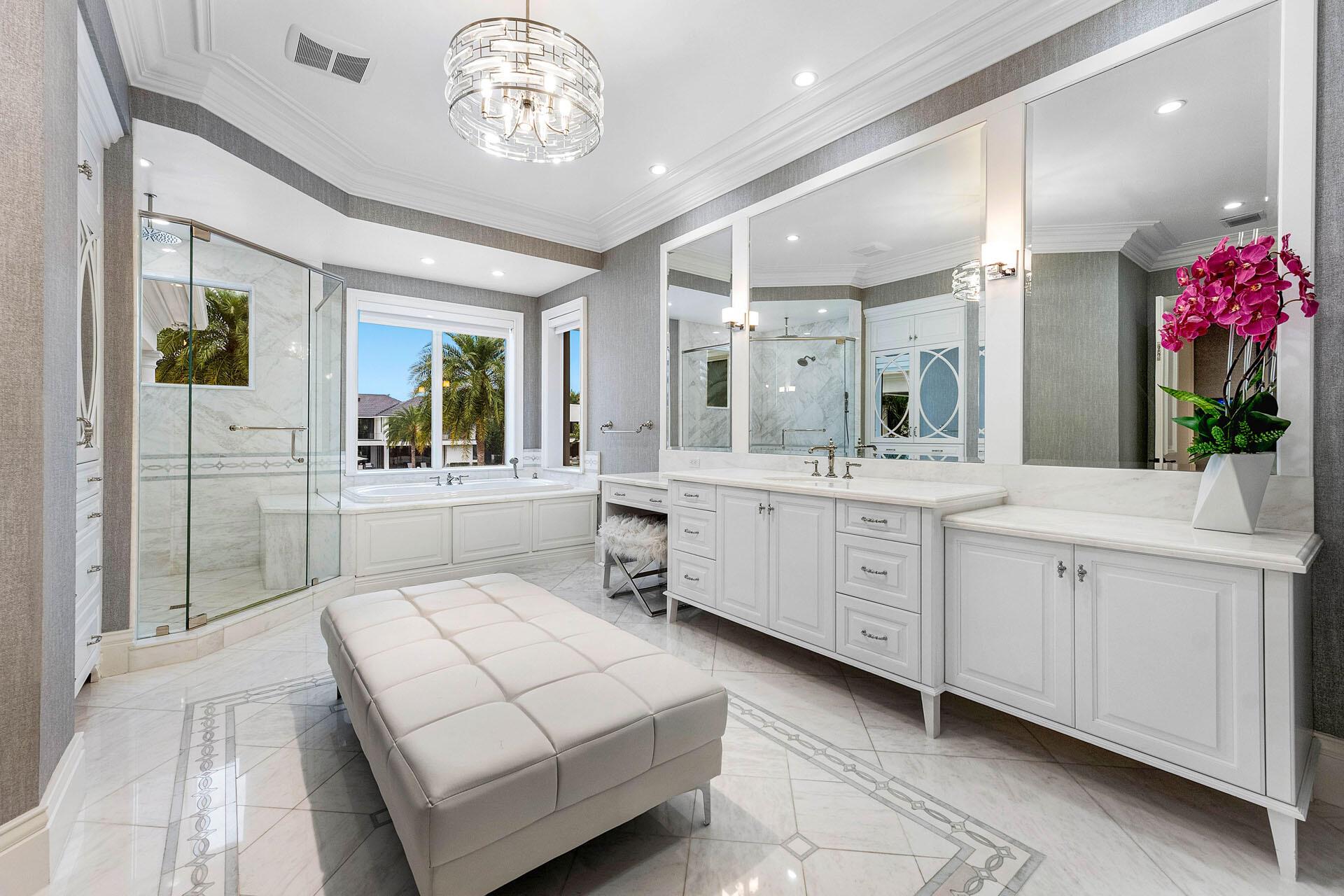 ROYAL PALM YACHT & COUNTRY CLUB - Residential