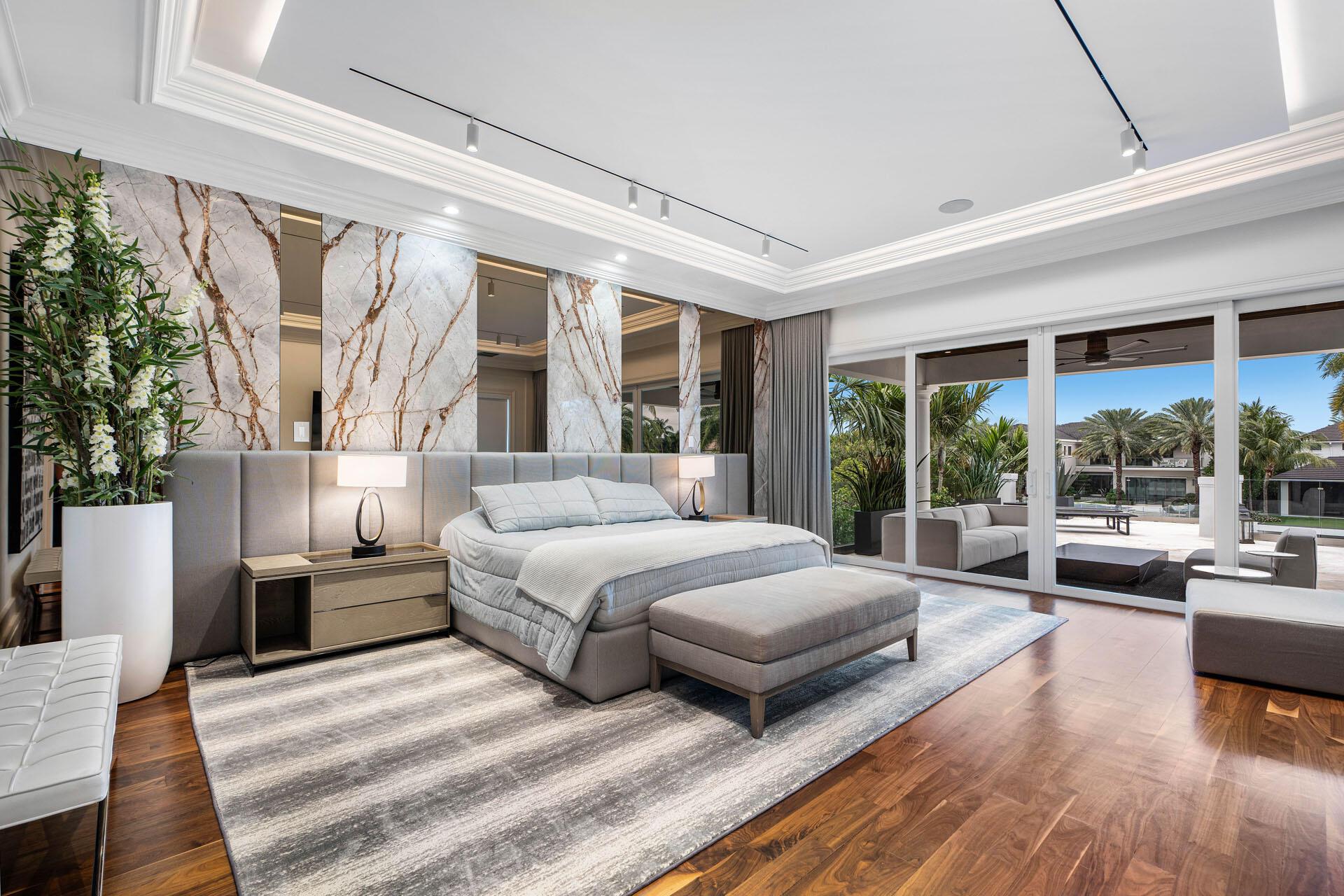 ROYAL PALM YACHT & COUNTRY CLUB - Residential