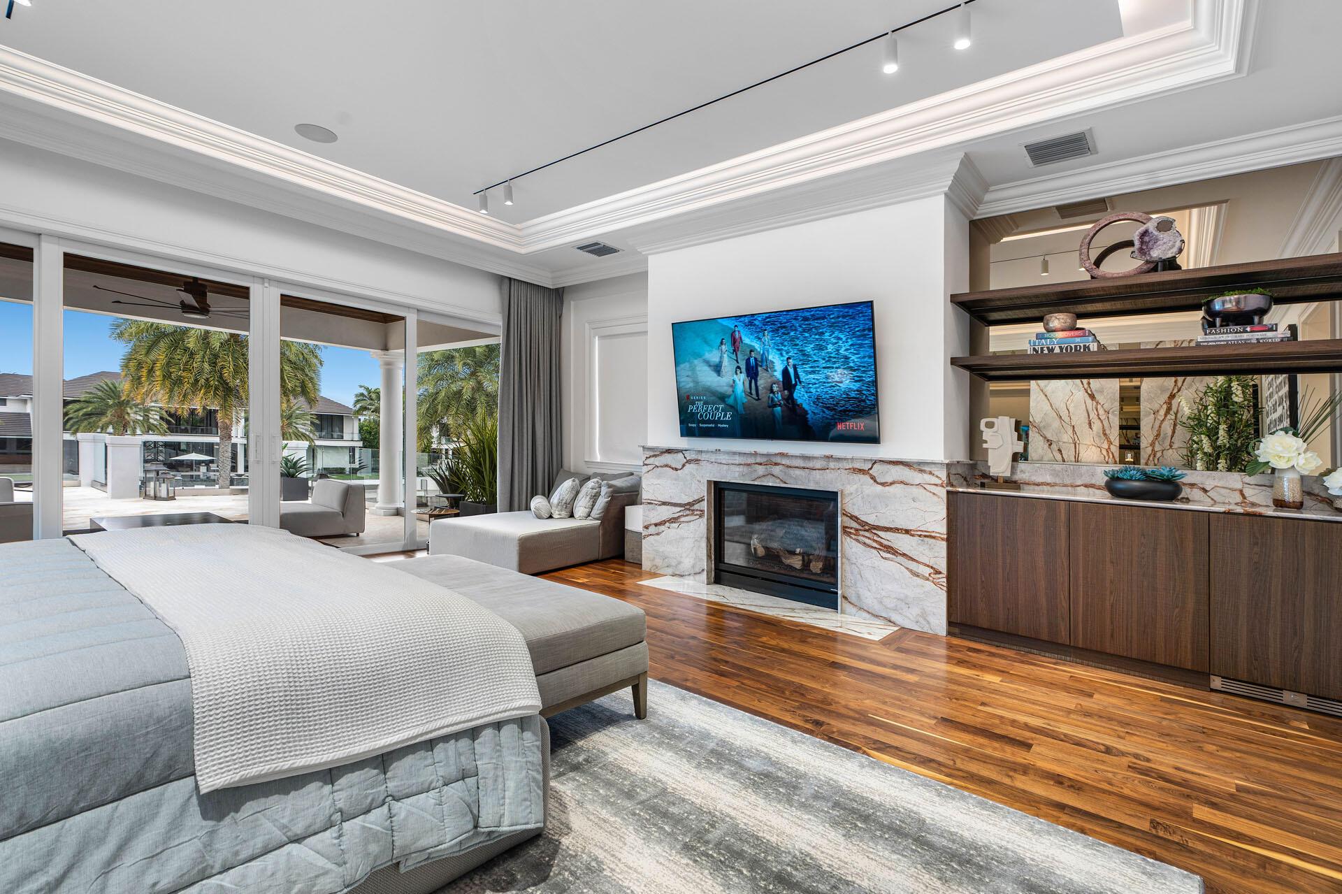 ROYAL PALM YACHT & COUNTRY CLUB - Residential
