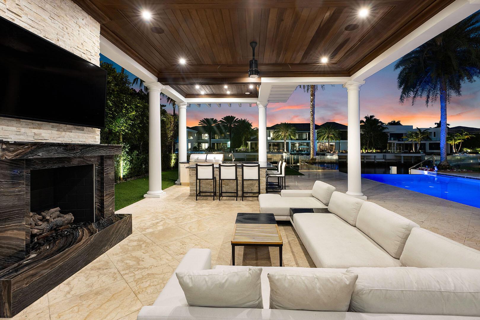 ROYAL PALM YACHT & COUNTRY CLUB - Residential