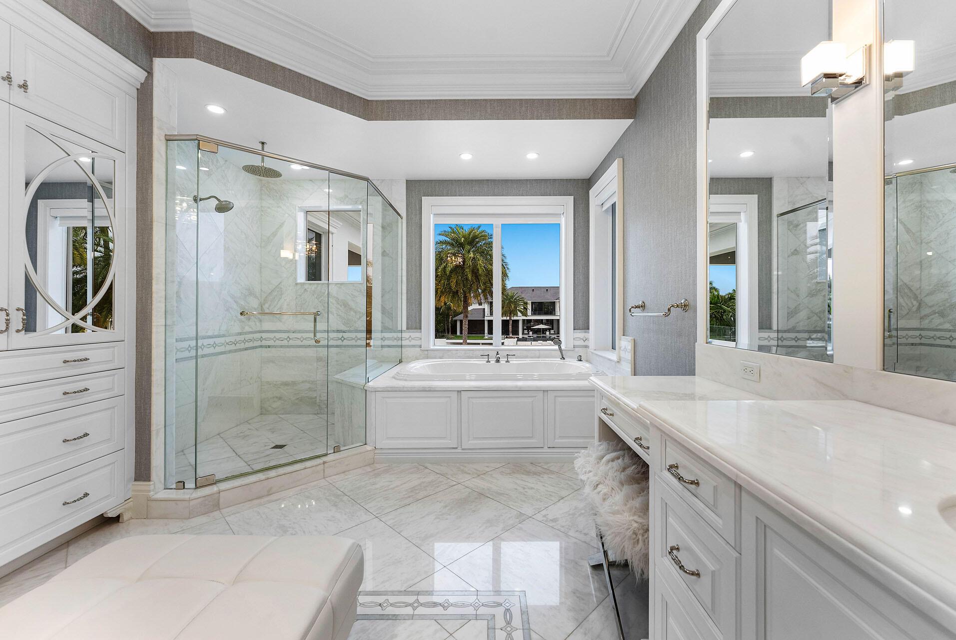 ROYAL PALM YACHT & COUNTRY CLUB - Residential
