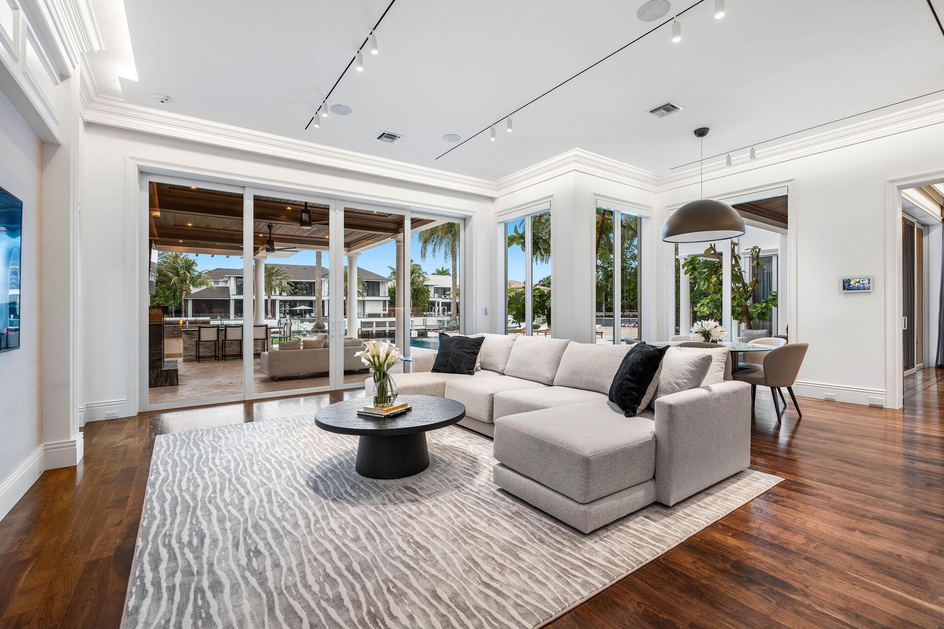 ROYAL PALM YACHT & COUNTRY CLUB - Residential