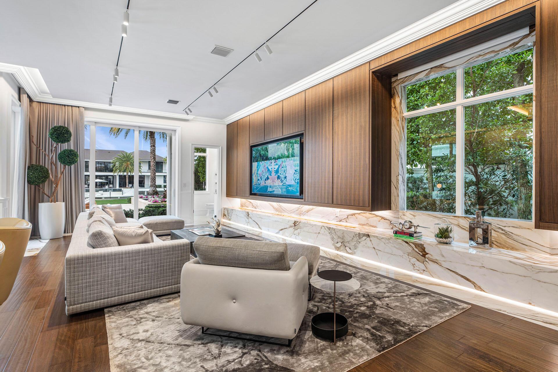 ROYAL PALM YACHT & COUNTRY CLUB - Residential