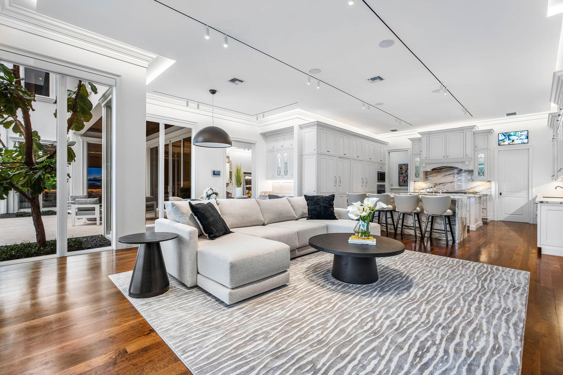 ROYAL PALM YACHT & COUNTRY CLUB - Residential