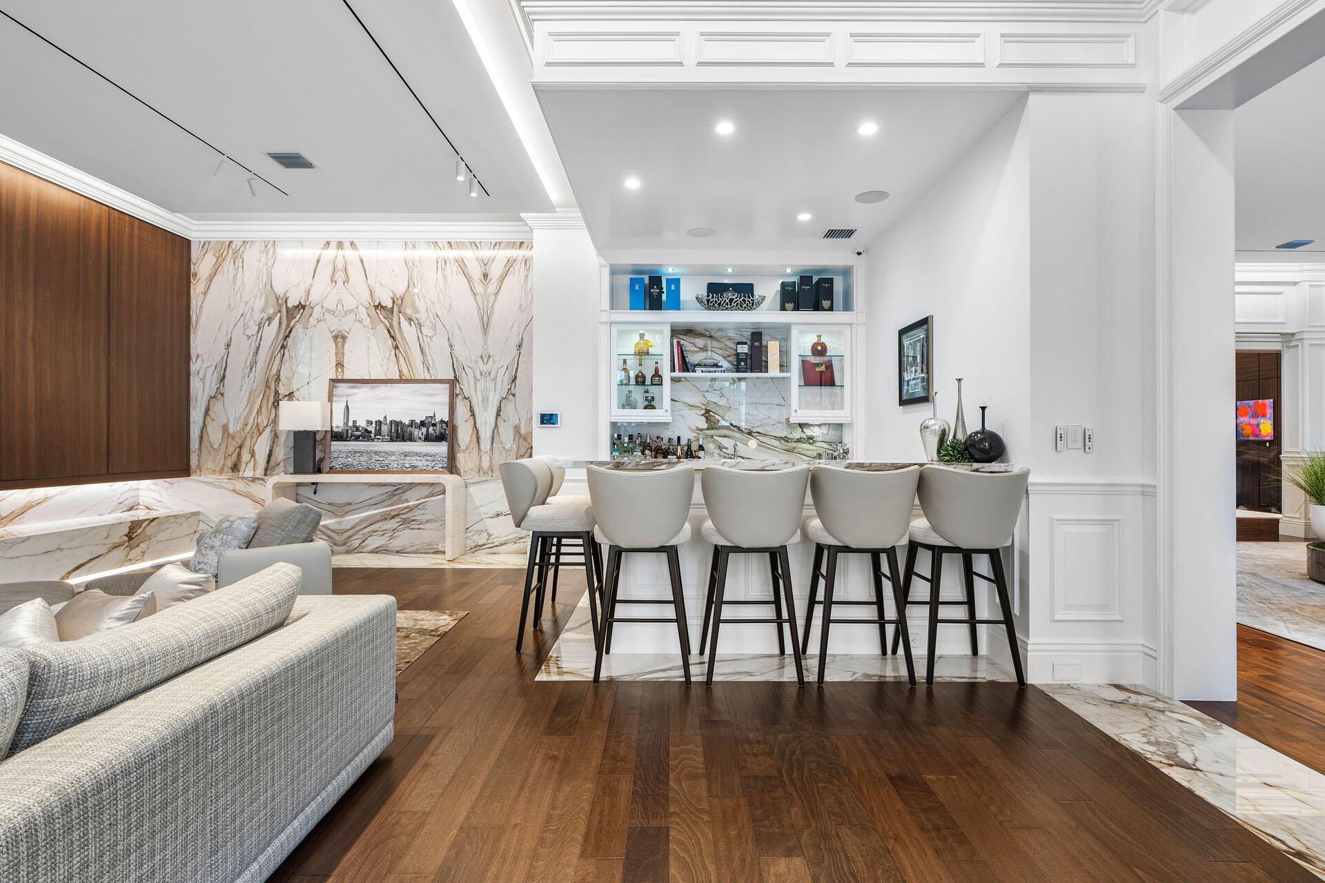 ROYAL PALM YACHT & COUNTRY CLUB - Residential