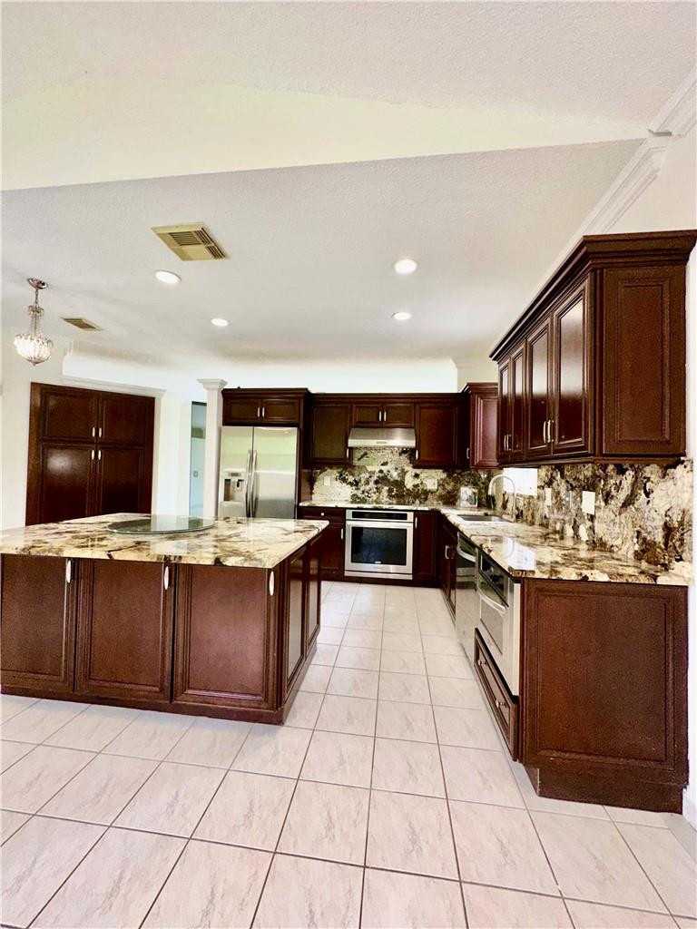 LAKES OF NEWPORT II - Residential Lease
