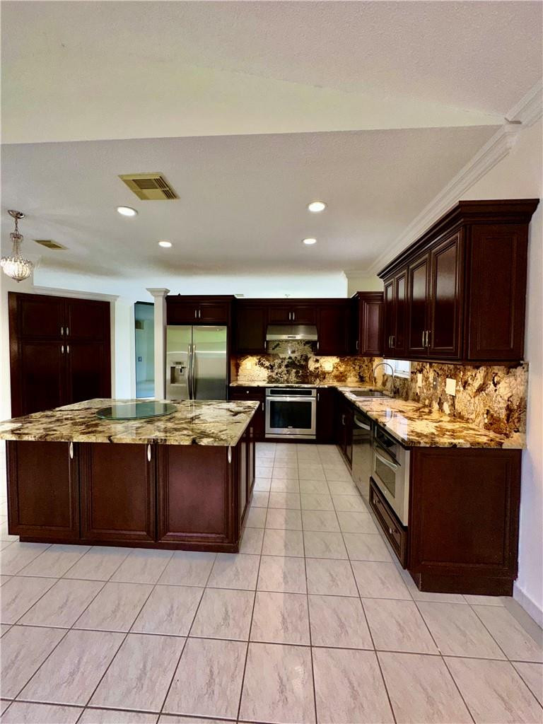 LAKES OF NEWPORT II - Residential Lease