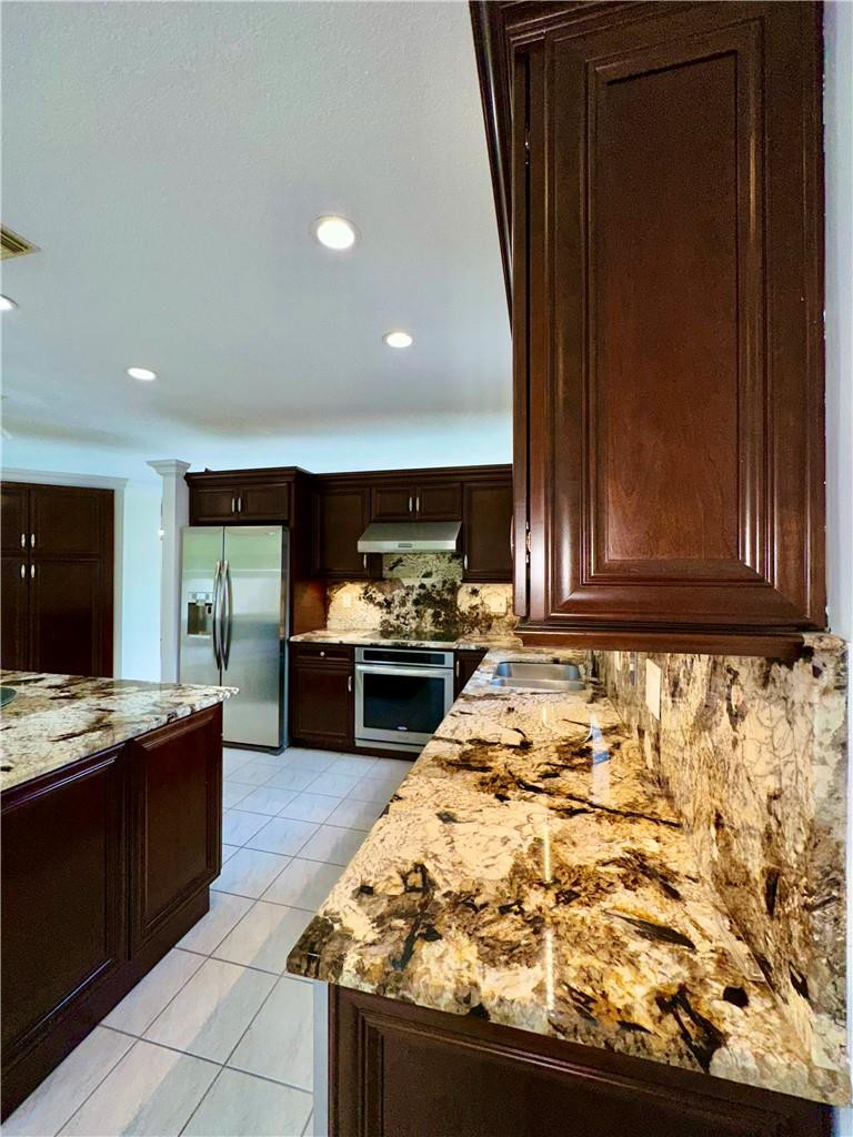 LAKES OF NEWPORT II - Residential Lease