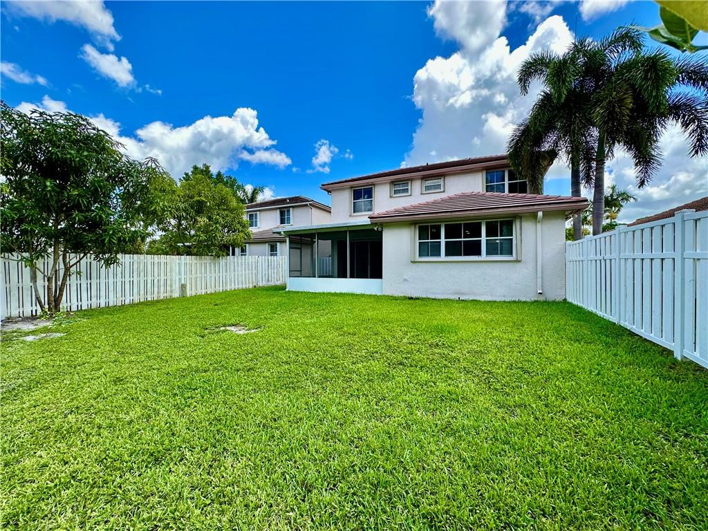 LAKES OF NEWPORT II - Residential Lease