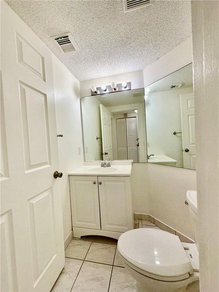 LAKES OF NEWPORT II - Residential Lease