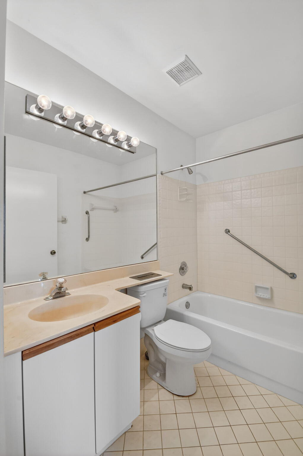ALEXANDRA VILLAGE CONDO PLATINA - Residential