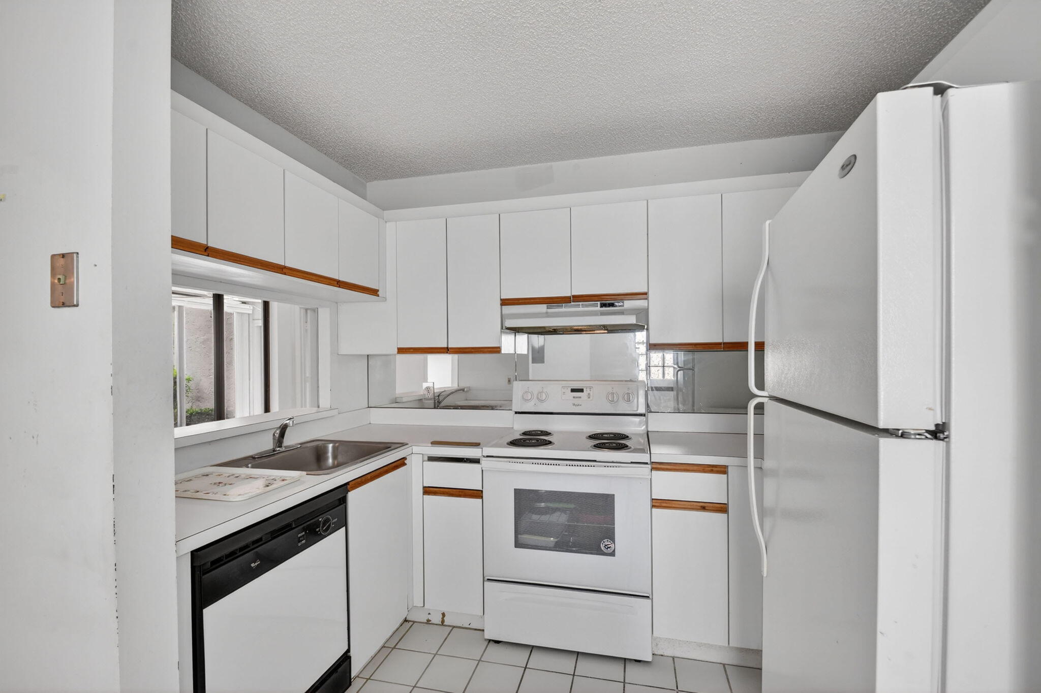 ALEXANDRA VILLAGE CONDO PLATINA - Residential