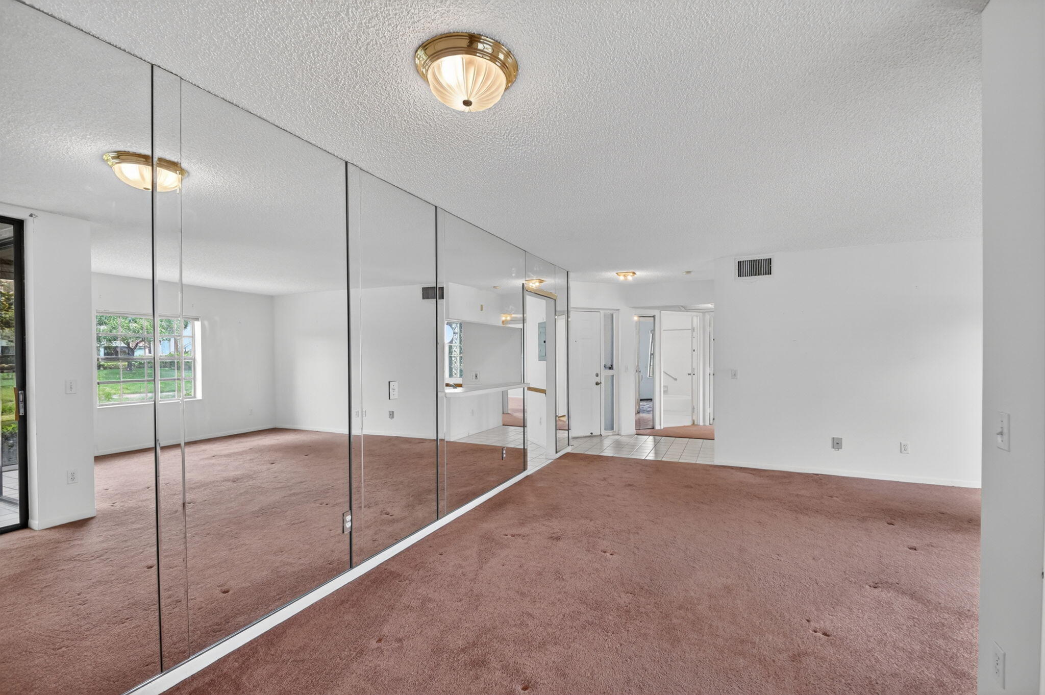 ALEXANDRA VILLAGE CONDO PLATINA - Residential