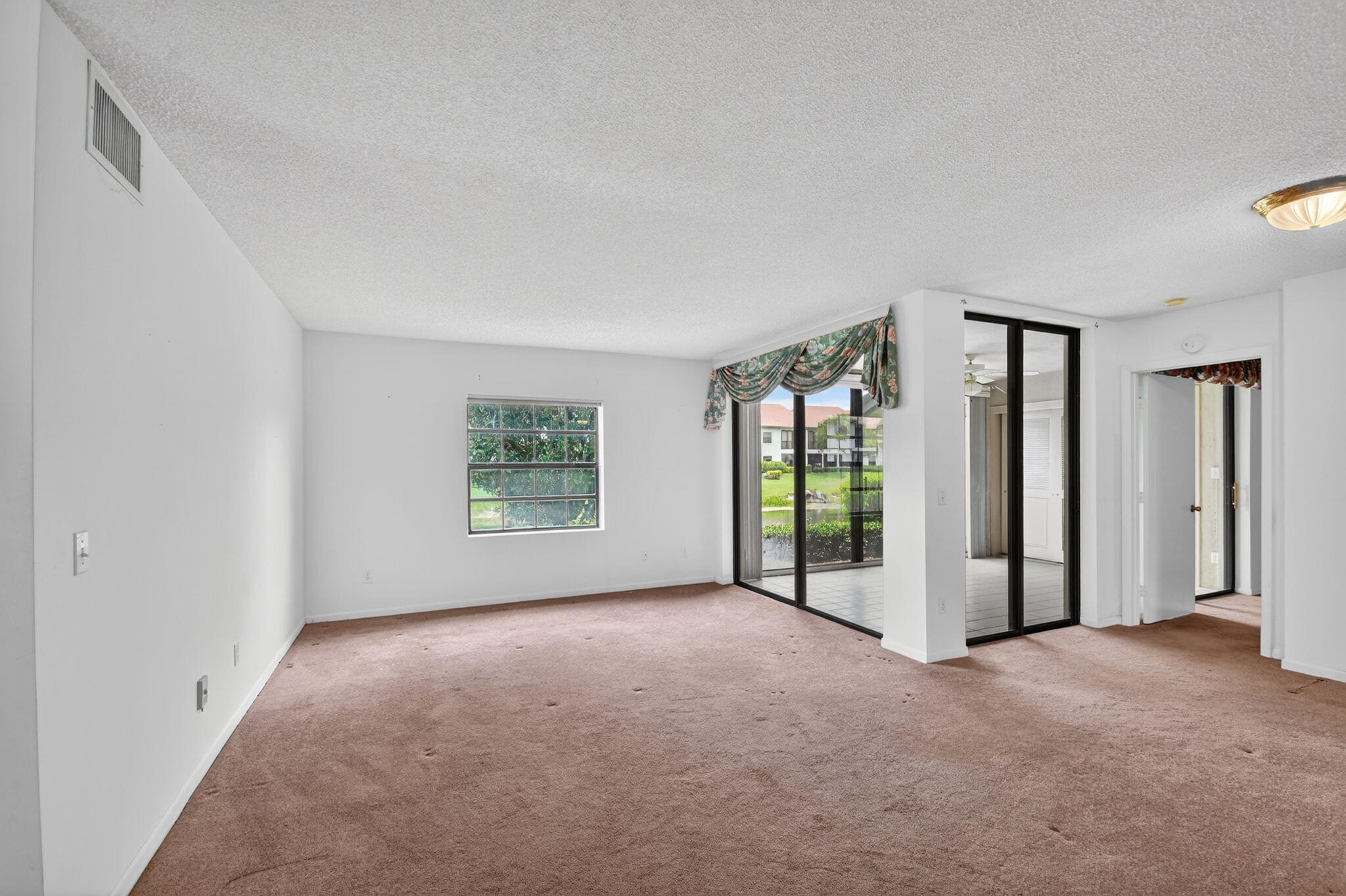 ALEXANDRA VILLAGE CONDO PLATINA - Residential