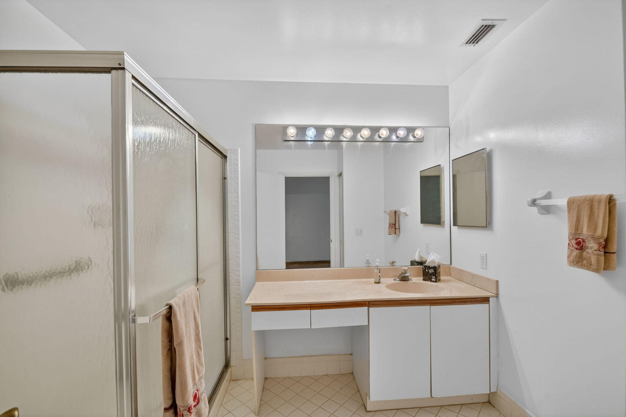 ALEXANDRA VILLAGE CONDO PLATINA - Residential