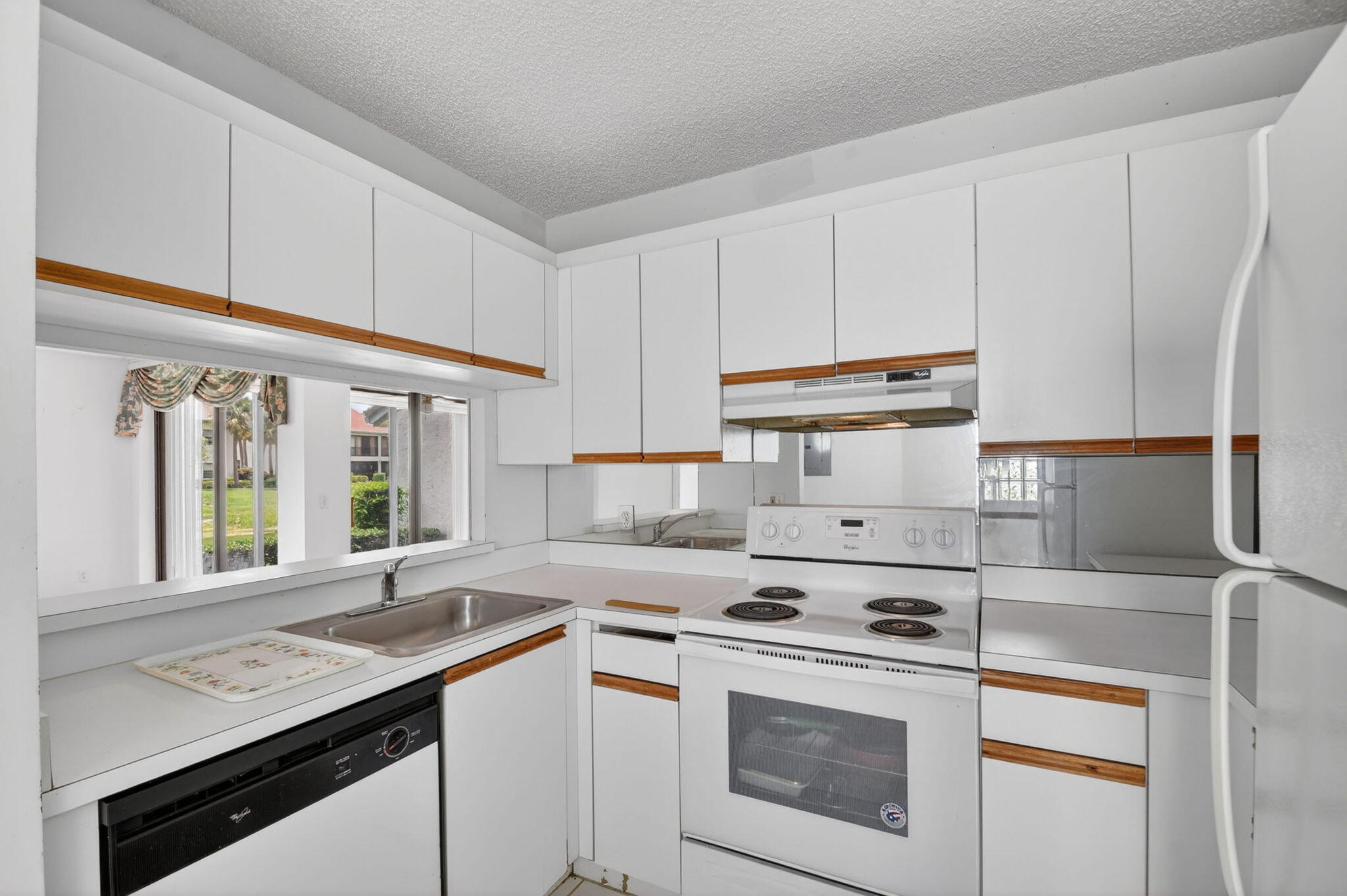 ALEXANDRA VILLAGE CONDO PLATINA - Residential