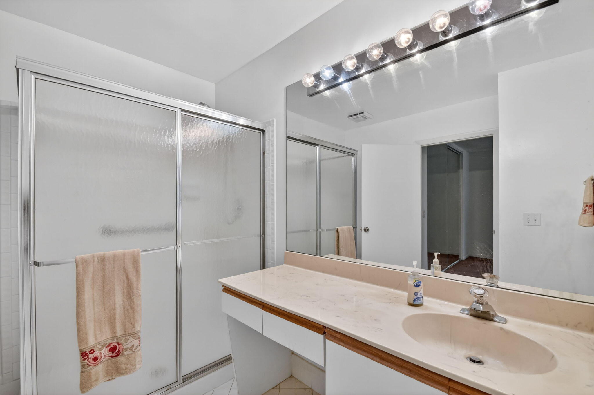 ALEXANDRA VILLAGE CONDO PLATINA - Residential