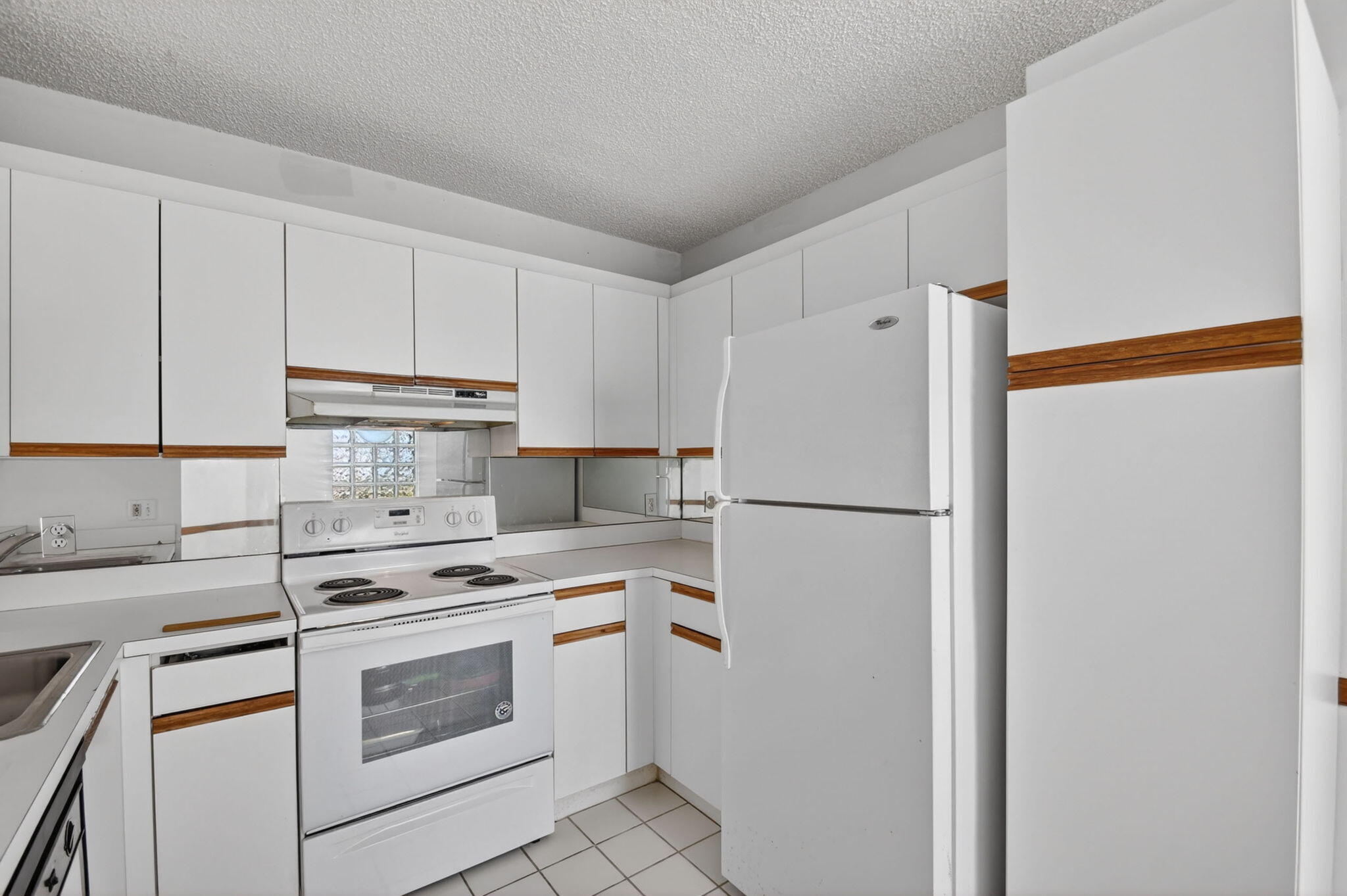 ALEXANDRA VILLAGE CONDO PLATINA - Residential
