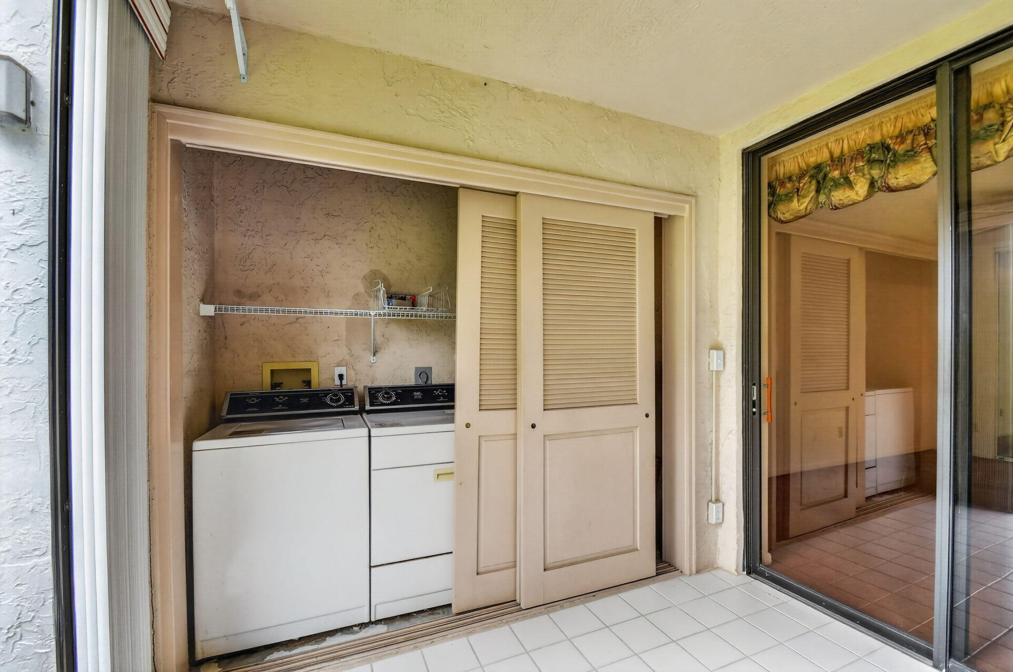 ALEXANDRA VILLAGE CONDO PLATINA - Residential