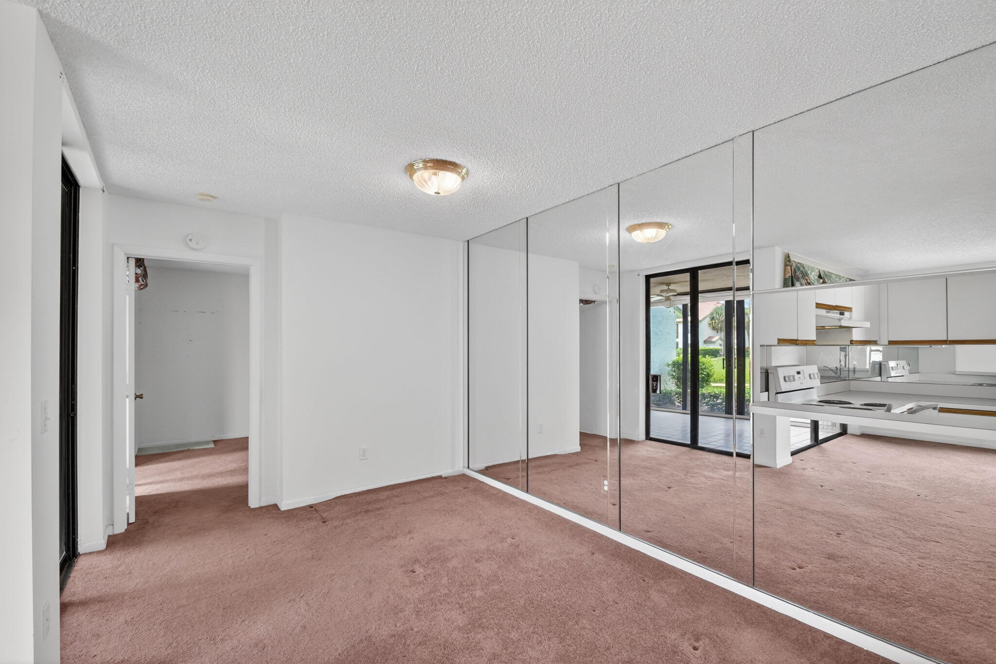 ALEXANDRA VILLAGE CONDO PLATINA - Residential
