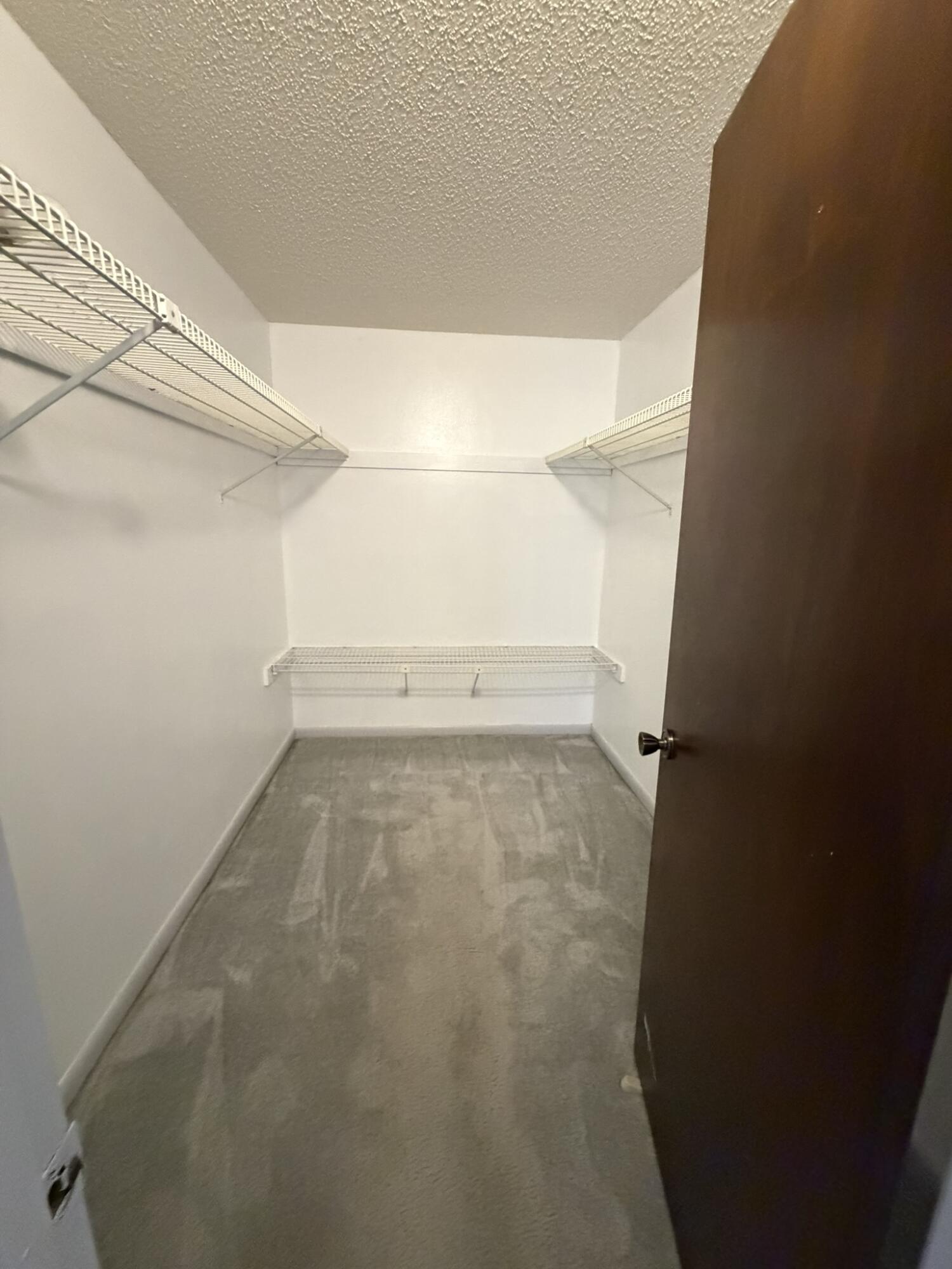 OAK LAKE VILLAS - Residential Lease